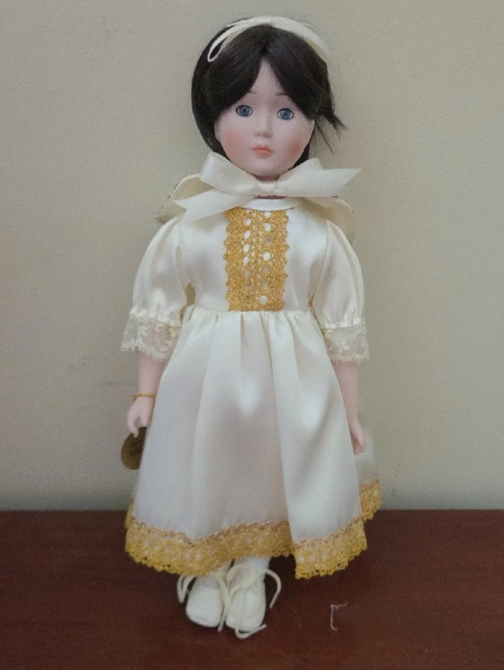 Vintage 1989 Snow White Porcelain Doll